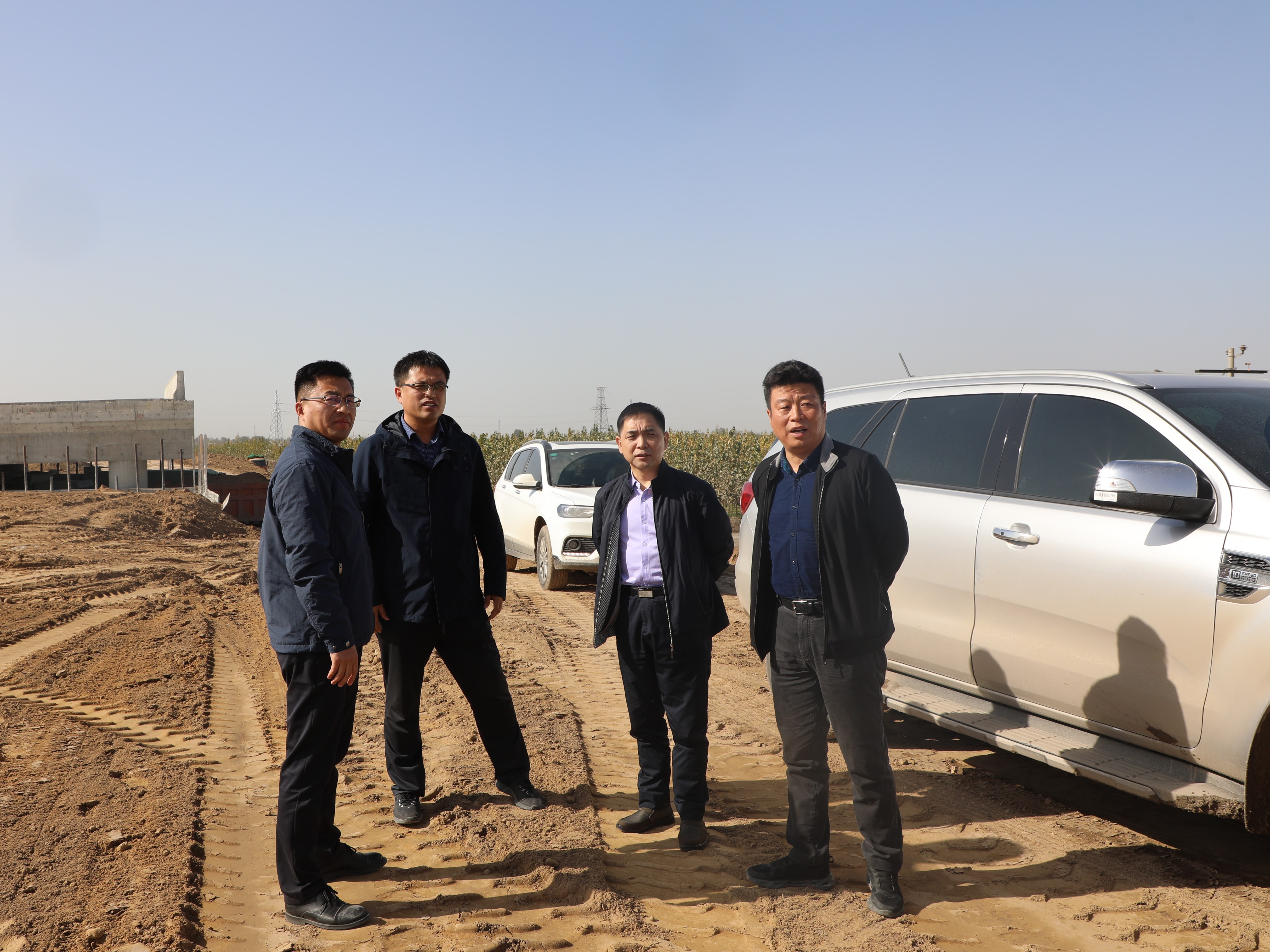 11月6日,局党组成员,副局长张书江到津石高速石家庄段调研项目建设.