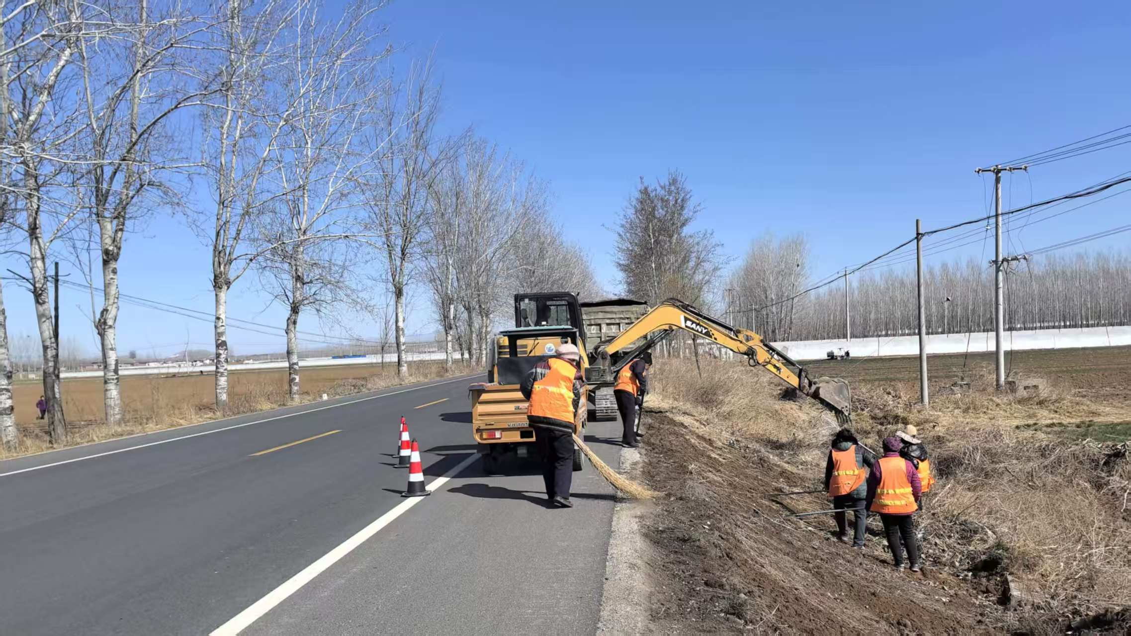 春日护路焕新颜 畅安舒美保通行——石家庄市公路养护系统全面开展春季路域环境整治 