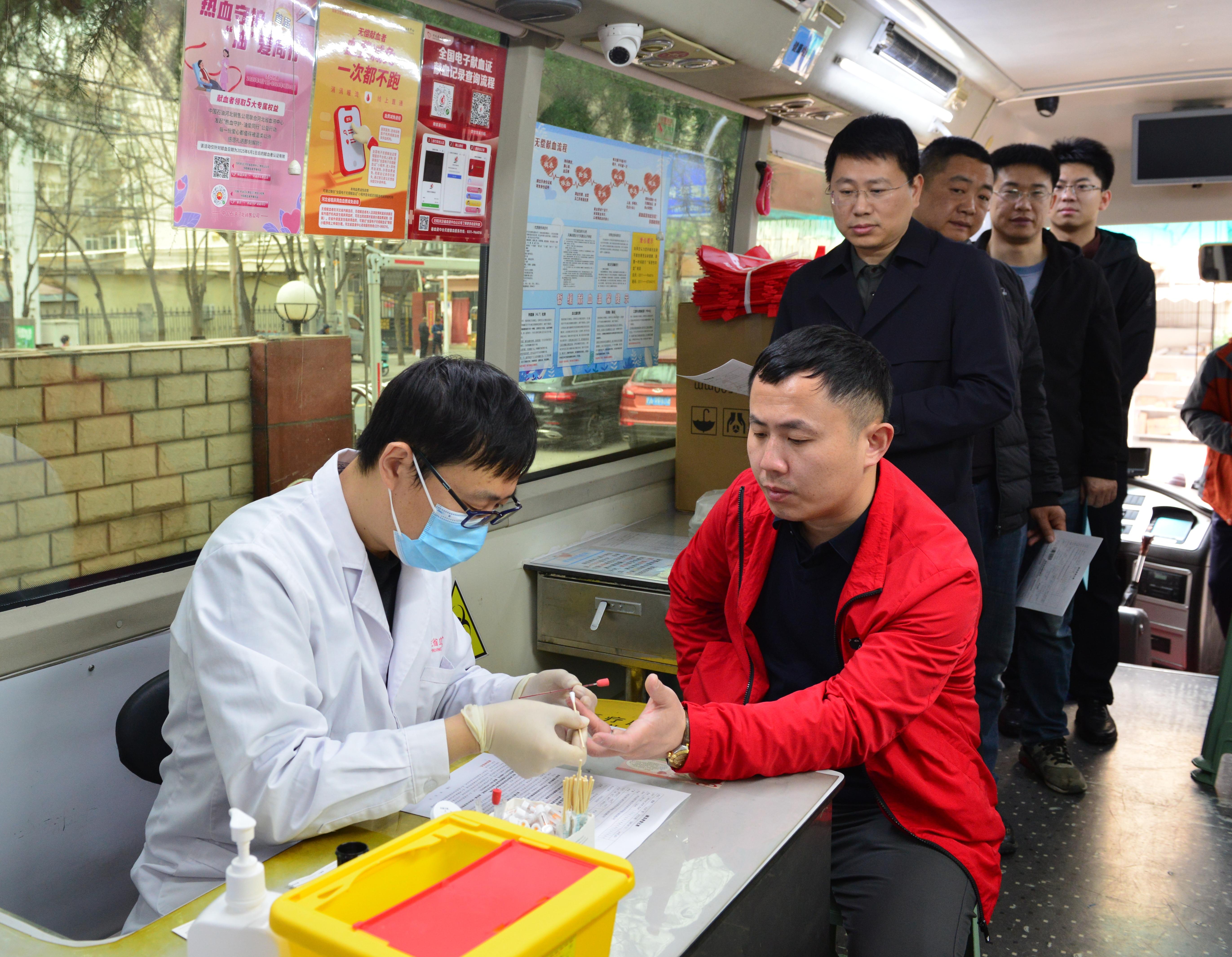 路通人和 血暖情深— —石家庄市交通局开展无偿献血志愿服务活动