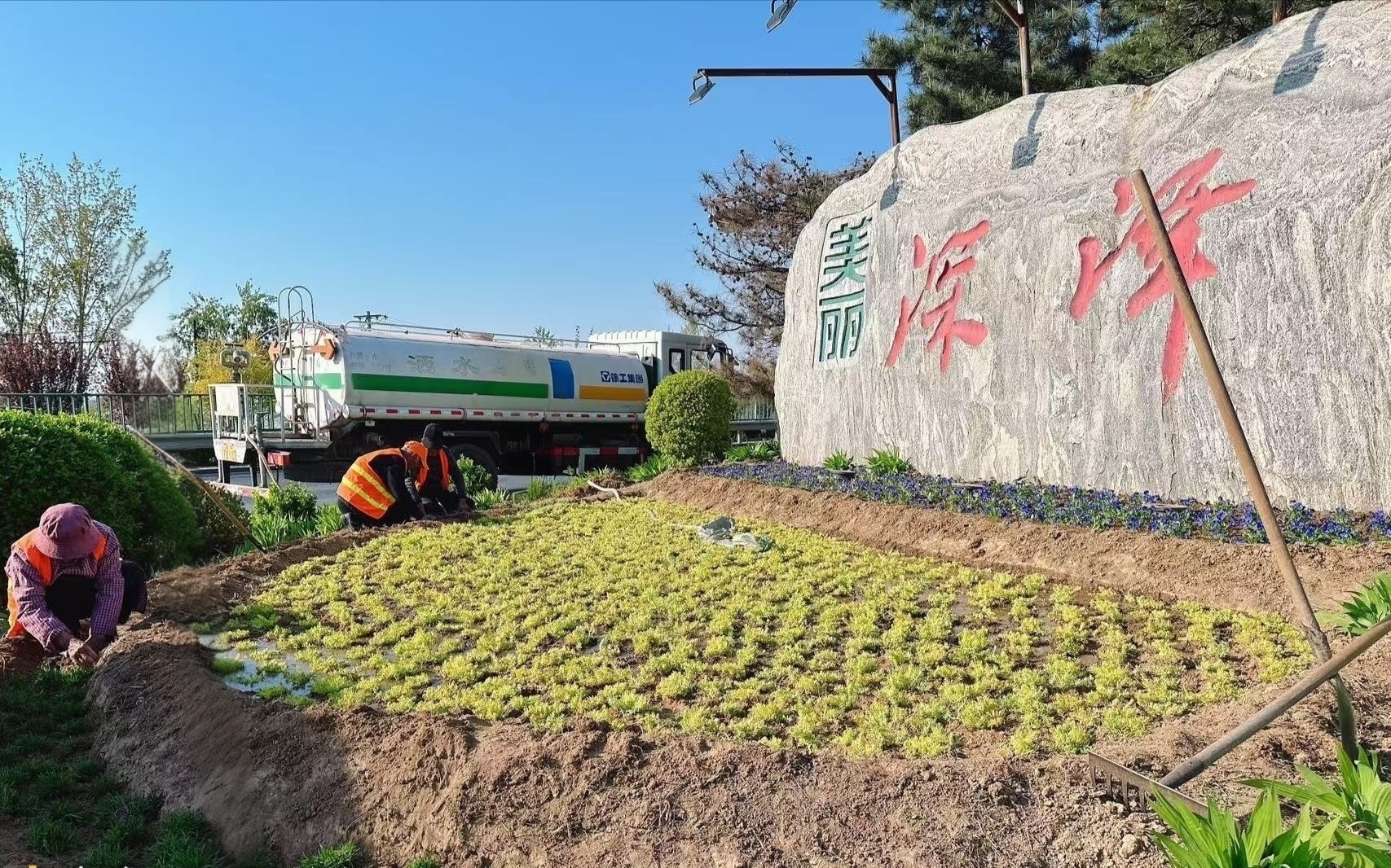 深泽县：四月春光好 道路养护正当时